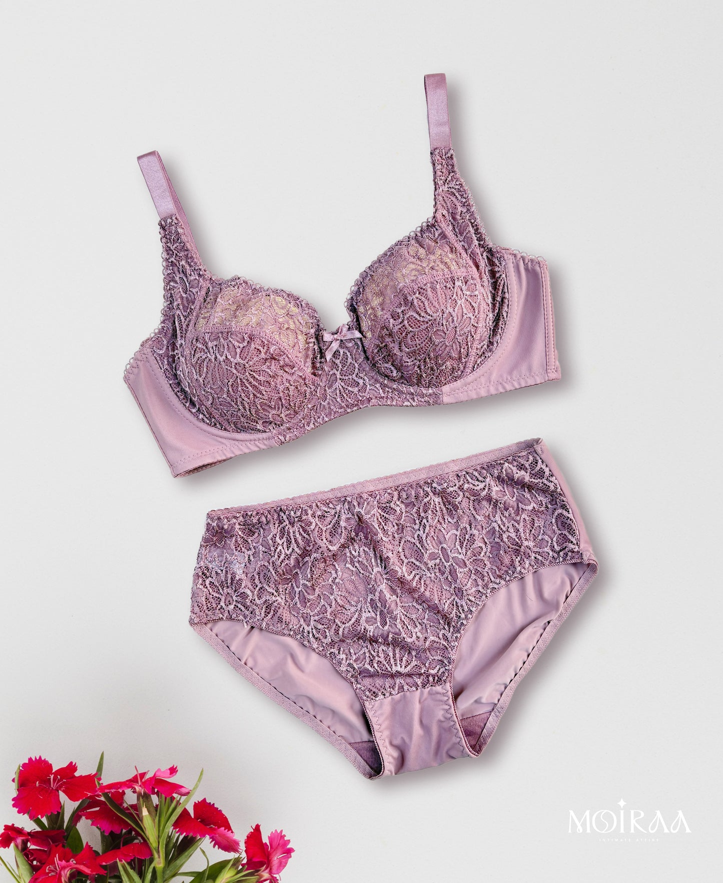 Camelia Plus Lace Set