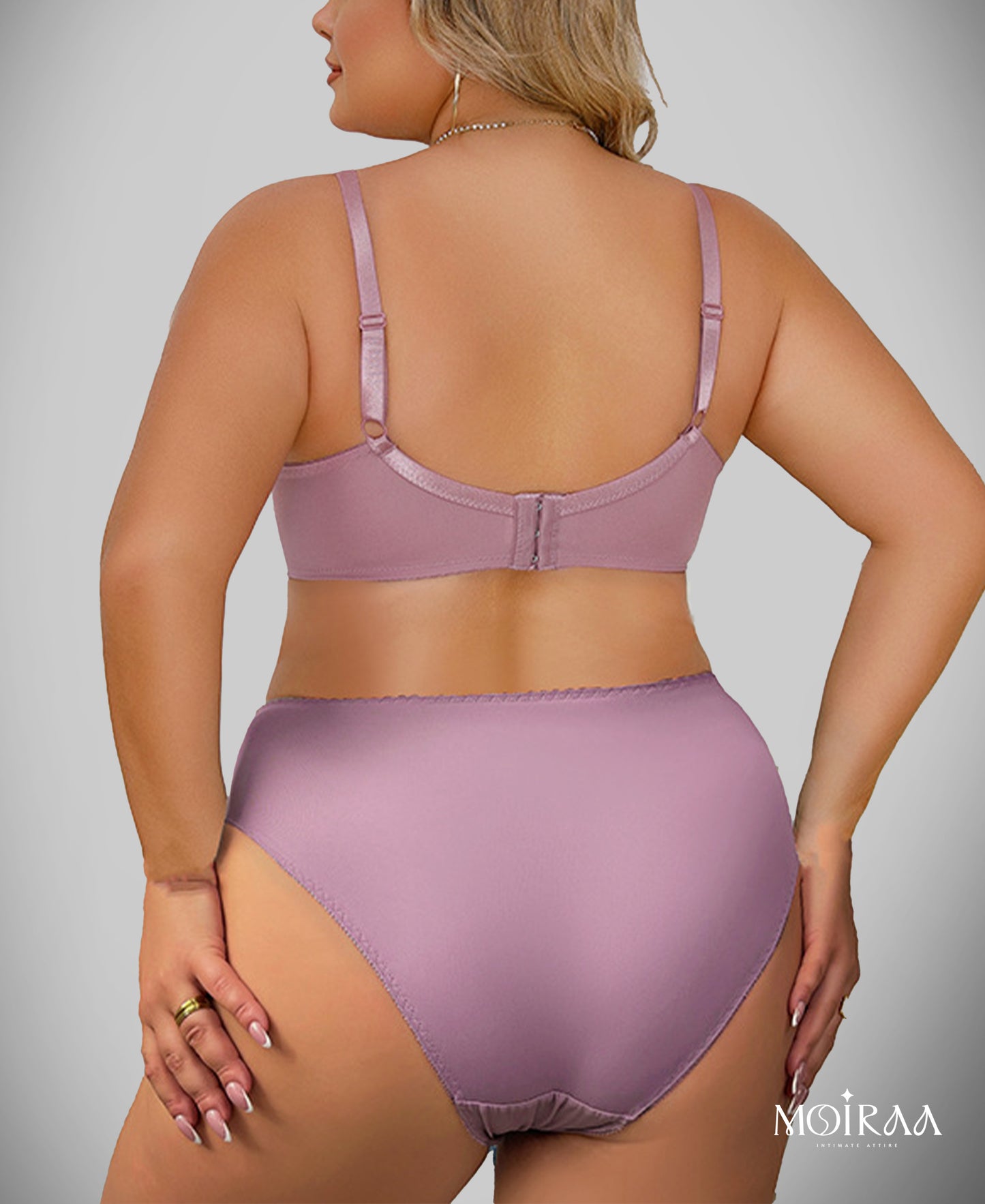 Camelia Plus Lace Set