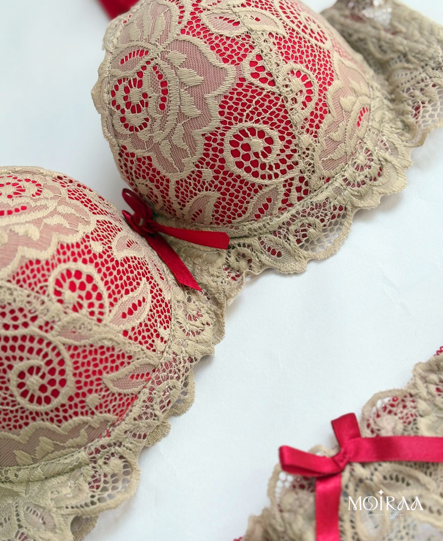 Moiraa Vibrant Muse Lace Set